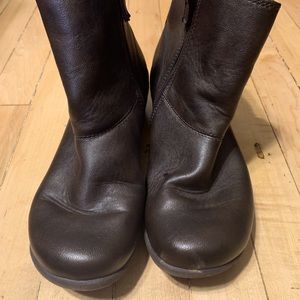 Brown comfortable boots
